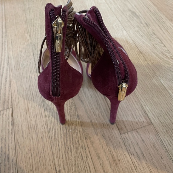 Vince Camuto Nayz Burgundy Suede Heels. - Picture 4 of 5